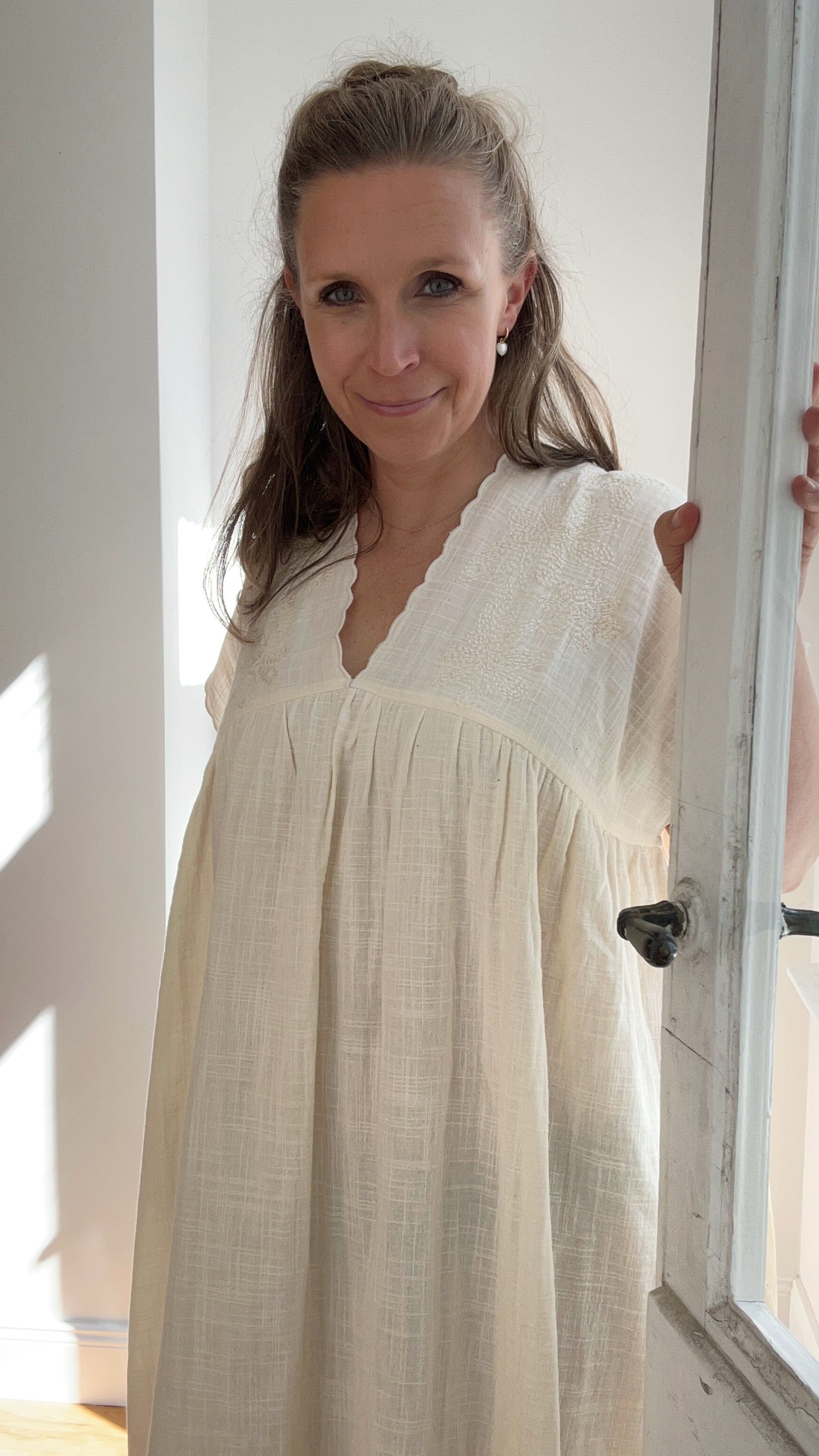 Besticktes Kleid zum Binden - creme