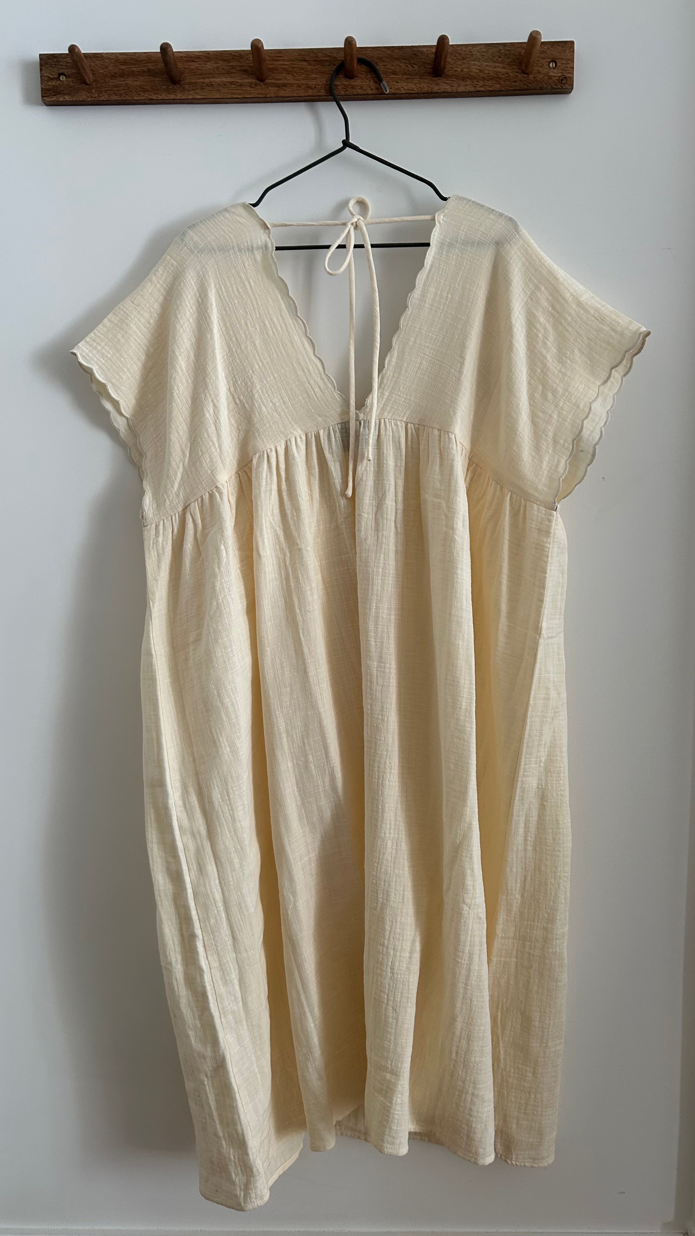 Besticktes Kleid zum Binden - creme