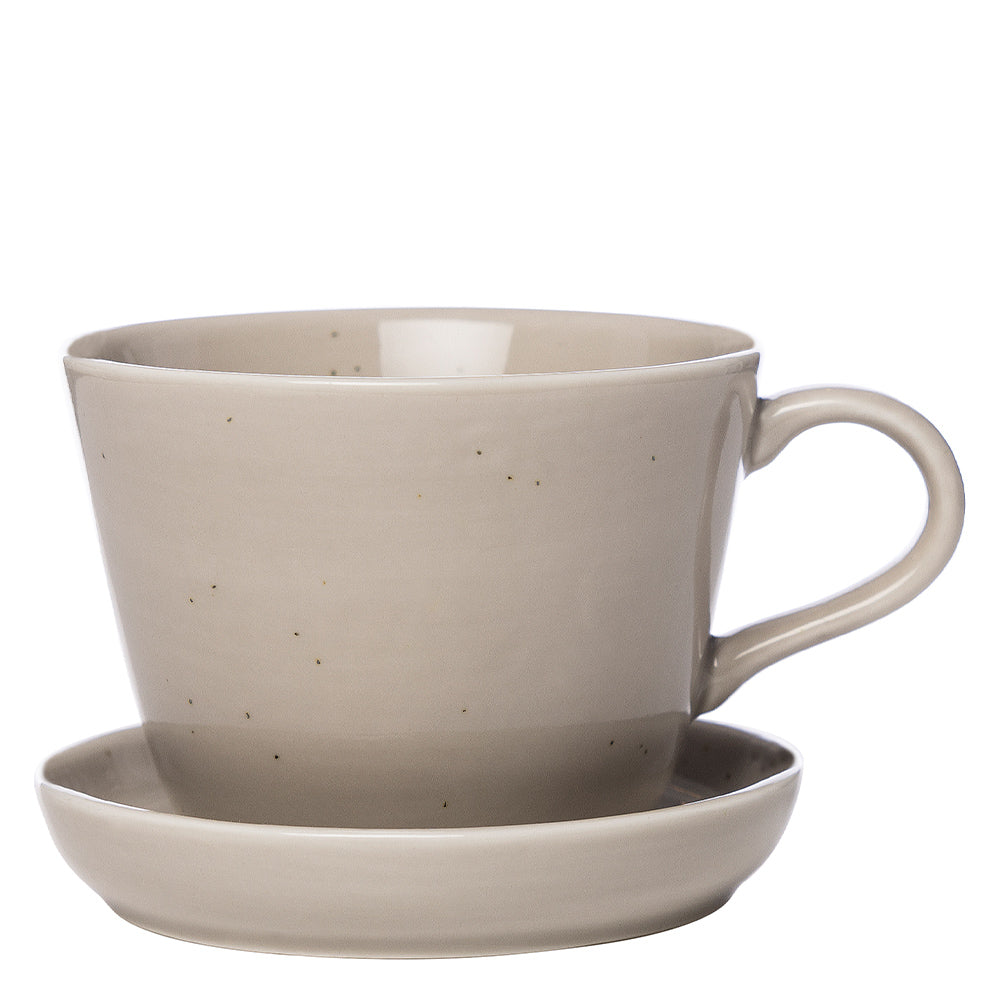 Frontansicht der sandfarbenen Kaffeetasse mit Untersetzer aus Porzellan von ERNST, 200 ml