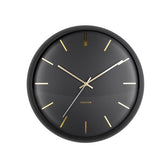 Frontansicht der schwarzen Globe Wanduhr von Karlsson mit goldenen Details