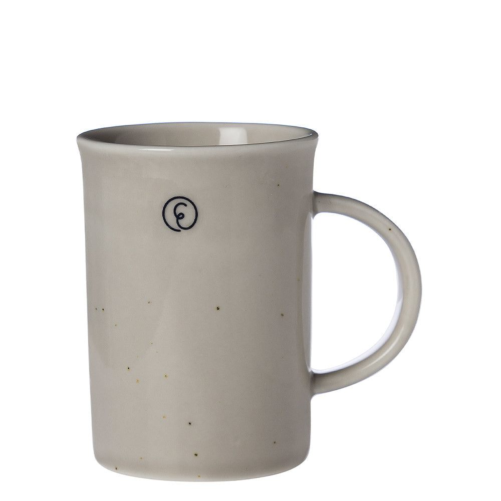 Frontansicht der kleinen sandgrauen Tasse aus Porzellan von ERNST, 100 ml