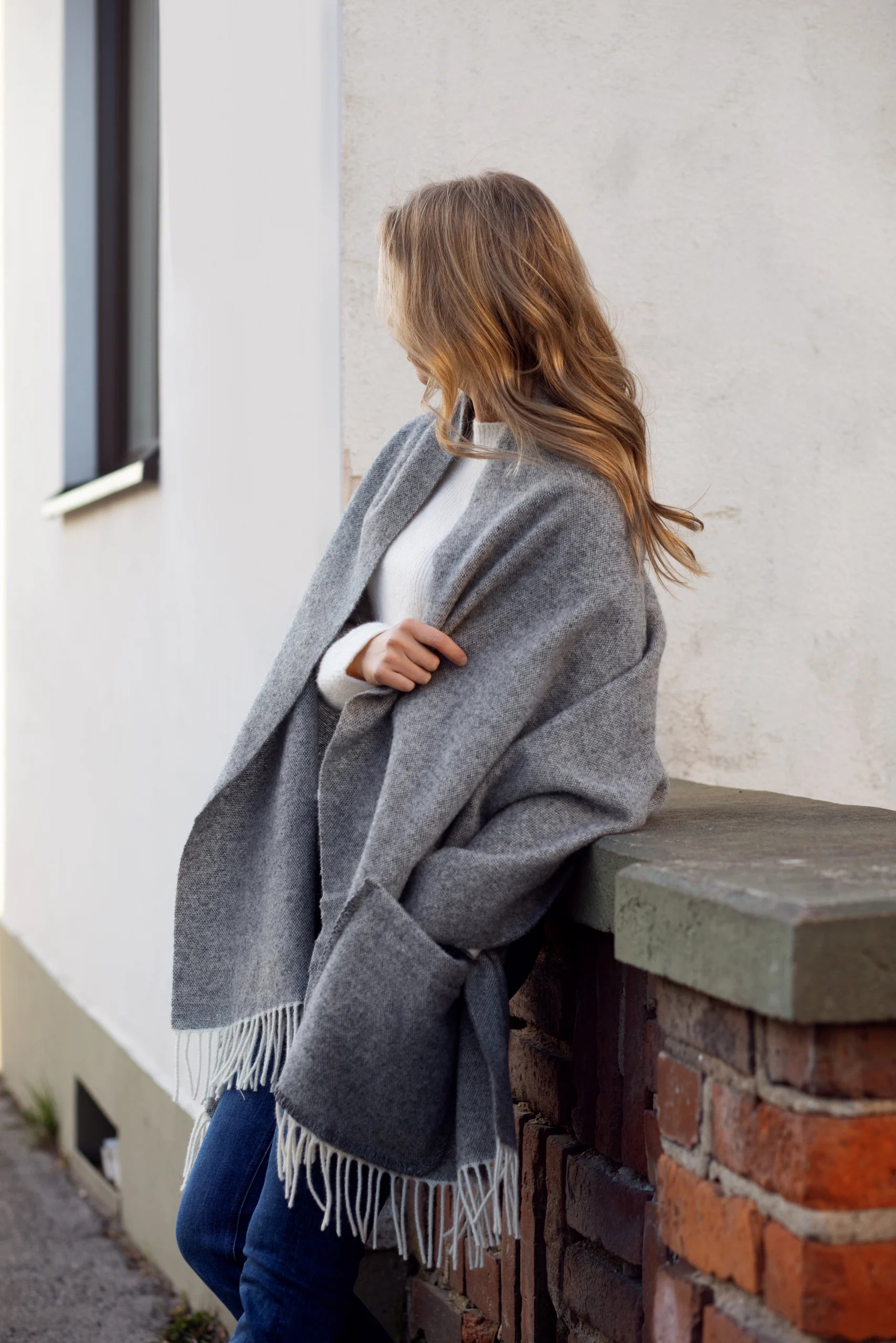 Wollschal Arvo mit Taschen - White-Melange Grey