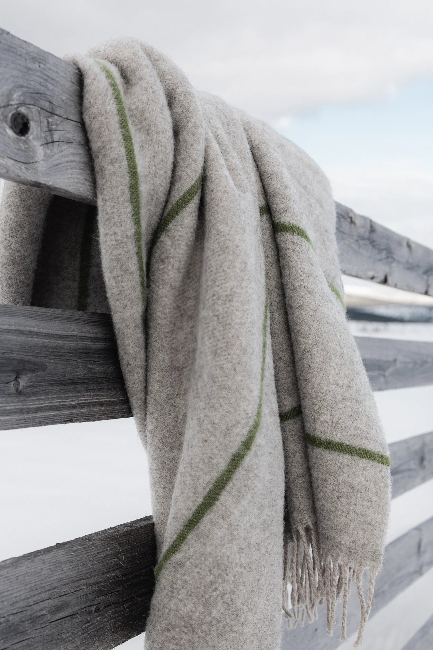Wolldecke HALLA – beige-olive