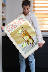 Long Island Iced Sea Kunstdruck als humorvolle Dekoration in einer farbenfrohen Küche