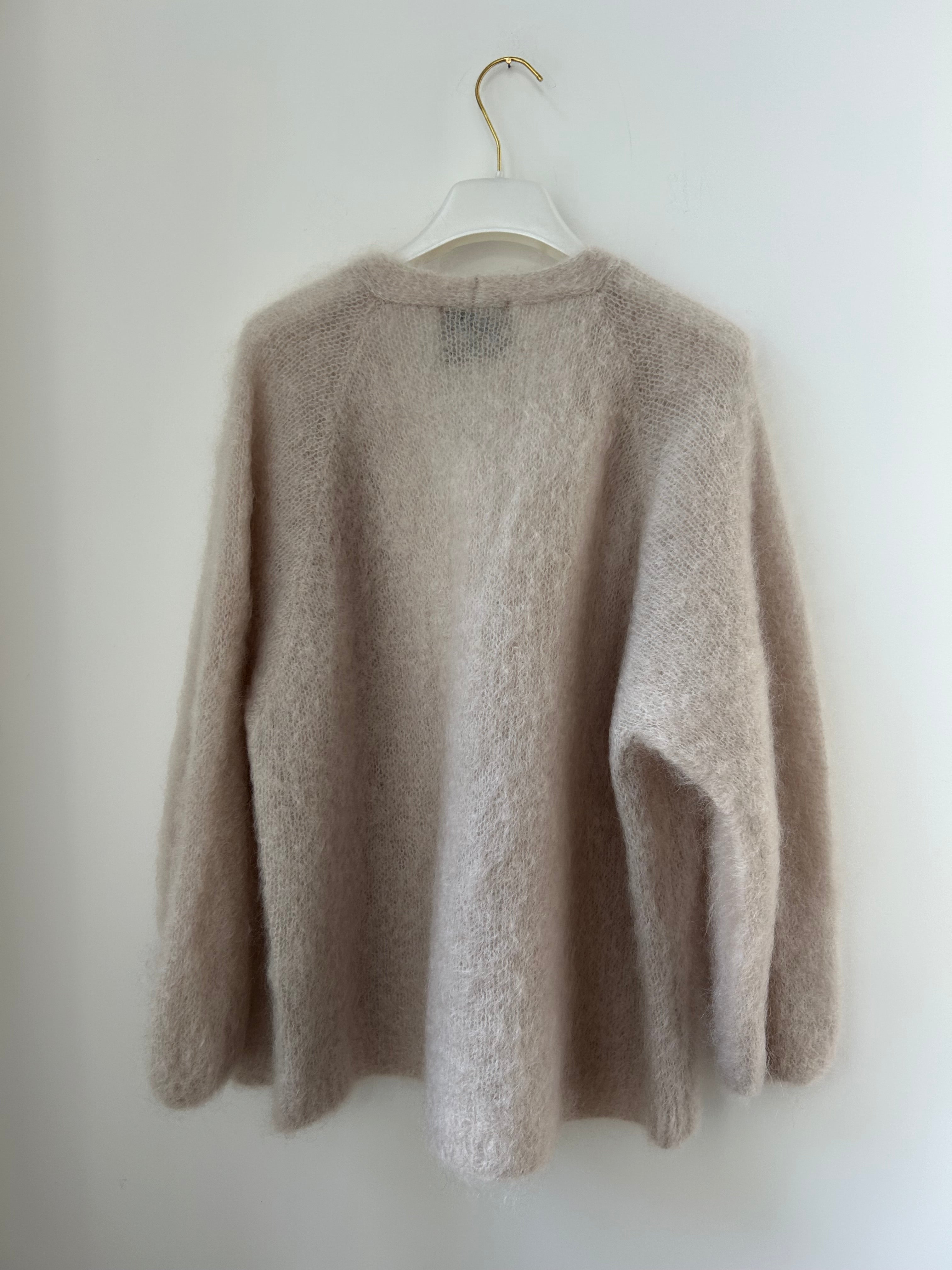 Rückansicht der Damen Strickjacke aus Mohair in Creme, klassische Silhouette