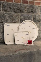 Tablett Swimmers Sand rund Ø 38 cm im Interieur – skandinavisches Design Fine Little Day