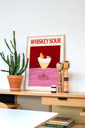 Gerahmter Whiskey Sour Kunstdruck als stilvoller Akzent im Arbeitszimmer