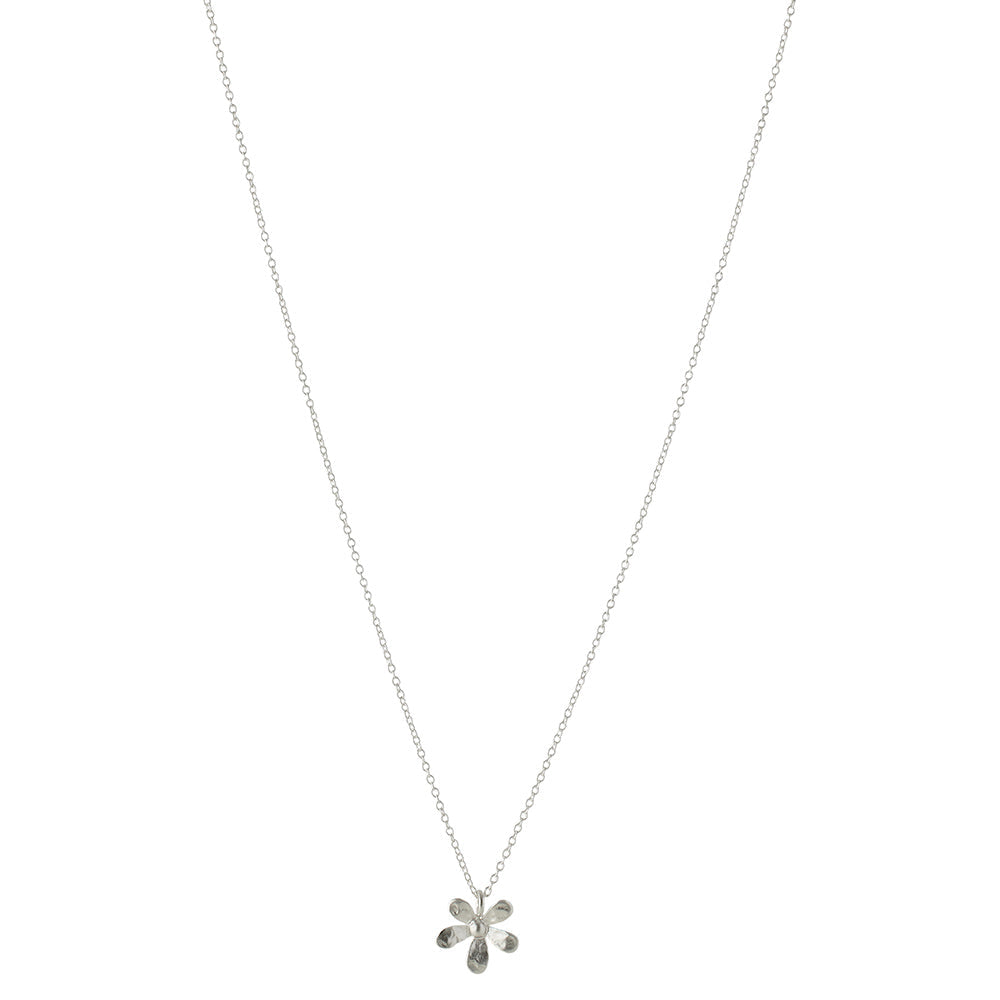 Wild Poppy Halskette aus recyceltem Silber, Frontansicht, filigranes Mohnblüten-Motiv, nachhaltiger Schmuck