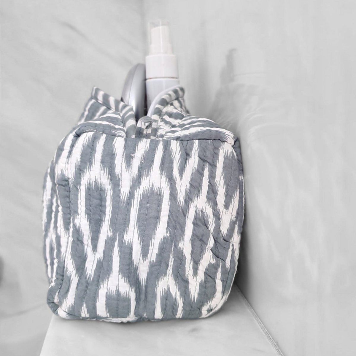 Kosmetiktasche "Positive Grey"