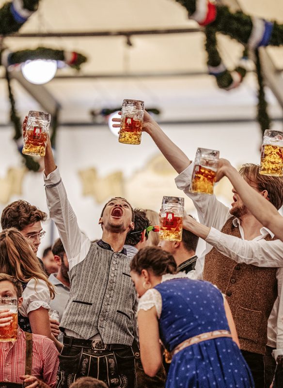 Zu Gast auf dem Oktoberfest. Münchner G´schichten, Originalrezepte und Geheimtipps. O´zapft is!