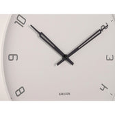 Detailaufnahme der grauen Karlsson Wanduhr Stark mit fein gearbeiteter Oberfläche