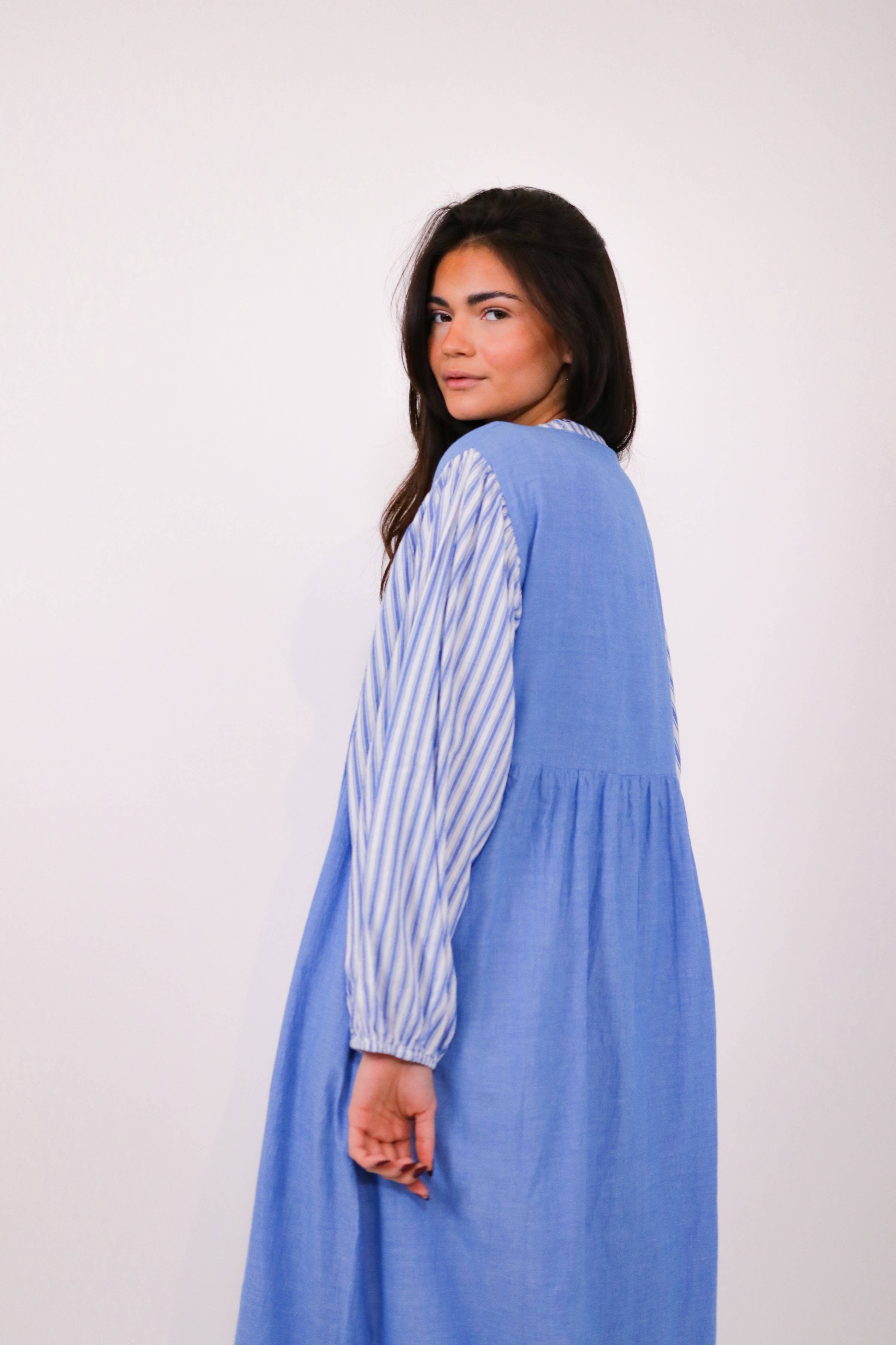 Blaues Bestricktes Kleid