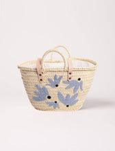 GESTICKTER KORB BLAUE BLUME
