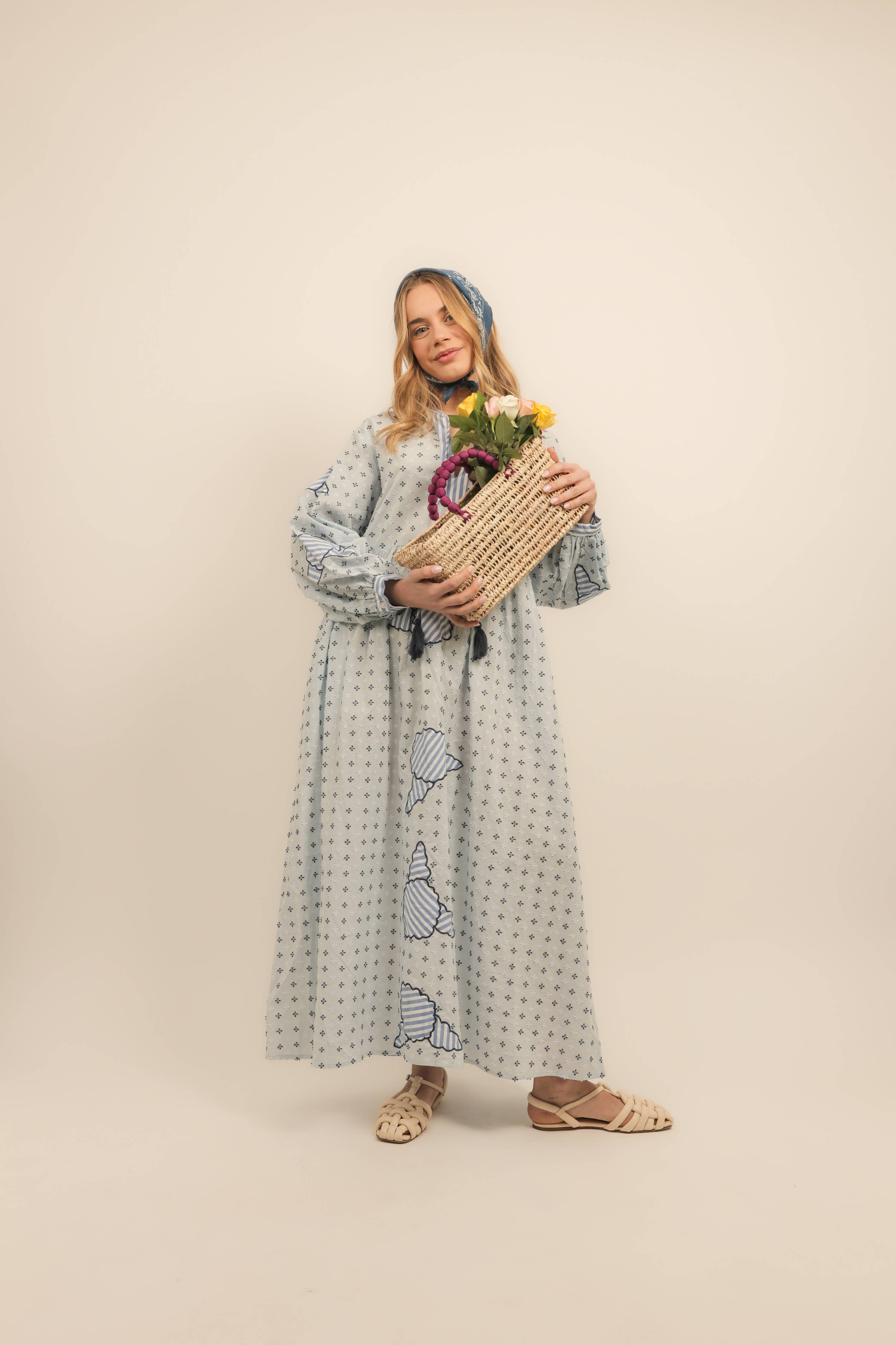 besticktes  Kleid - ice blau