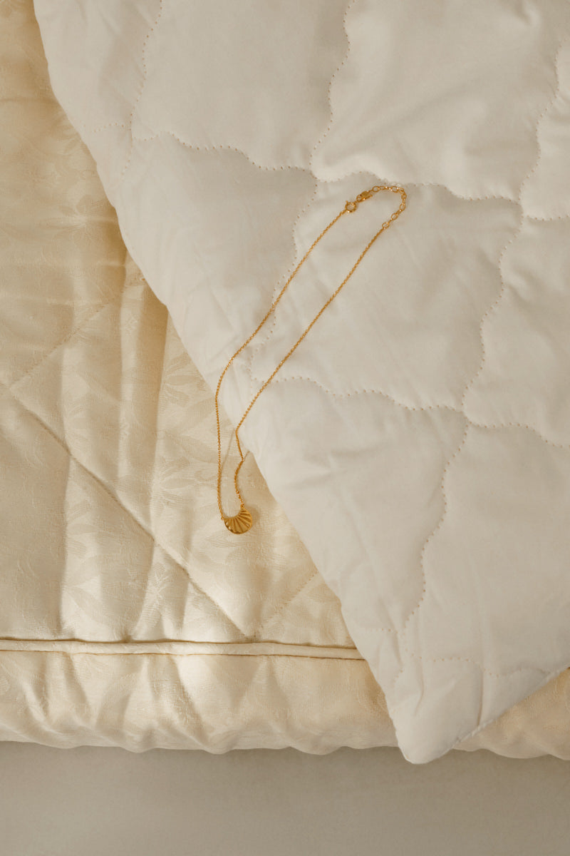 Misty Light Hlaskette von Pernille Corydon im Interieur