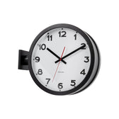 Karlsson Wanduhr New Classic doppelseitig – Schrägansicht in Weiß