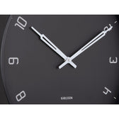 Detailaufnahme der Uhr Stark – robustes Gehäuse aus schwarzem Eisen