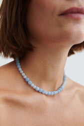Blue Sky Silberkette mit Achat getragen – eleganter Damenschmuck