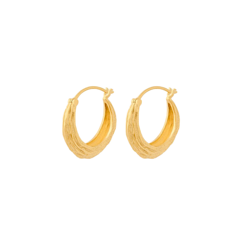 Coastline Ohrringe in Gold von Pernille Corydon, skandinavischer Schmuck mit organischem Design