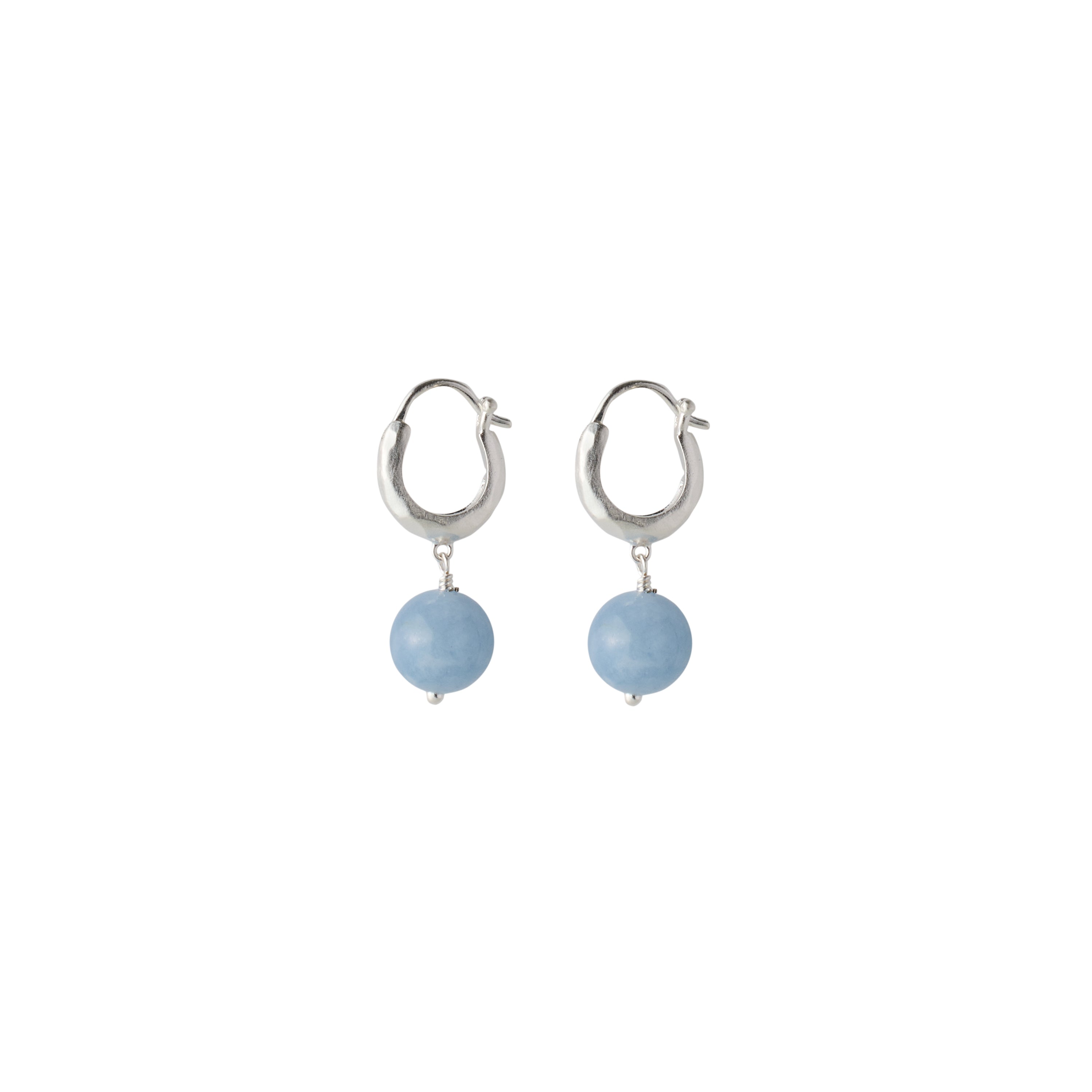 Blue Sky Ohrringe Silber 26 mm von Pernille Corydon – schräge Nahaufnahme