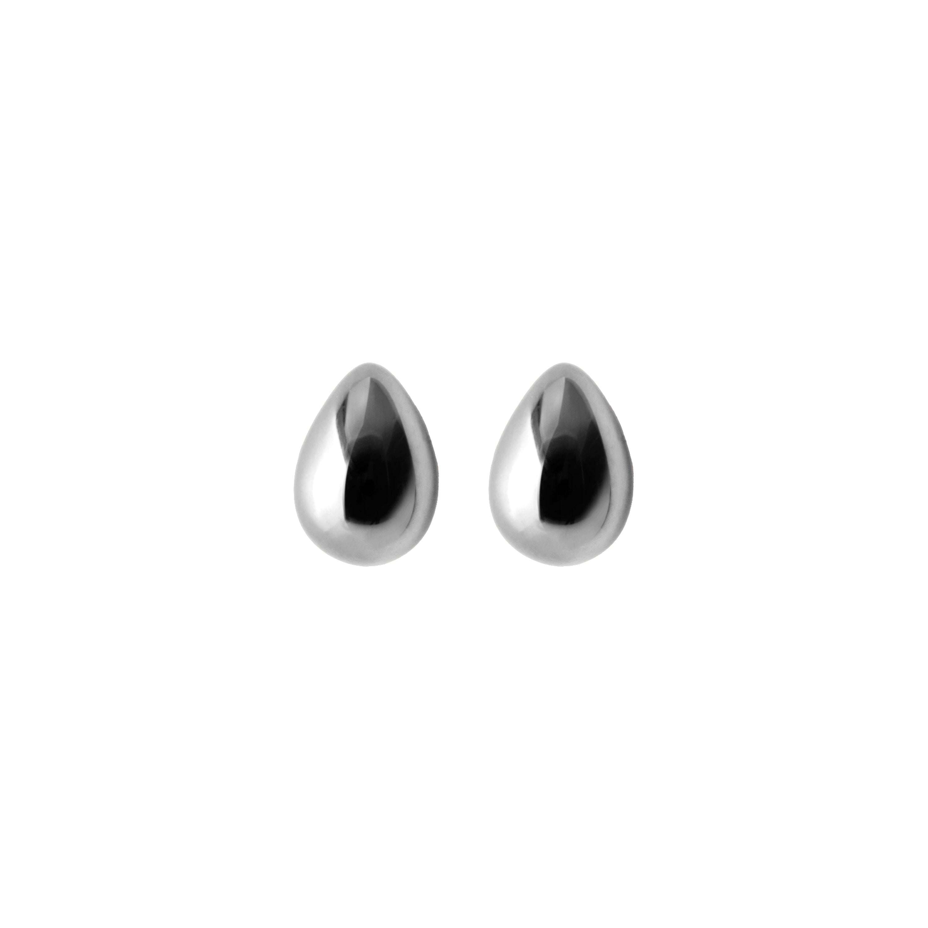 Frontansicht der Rain Ohrstecker aus recyceltem Silber von Pernille Corydon, minimalistischer Schmuck
