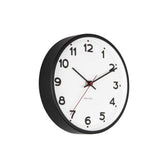 Schrägansicht der New Classic Small Wanduhr von Karlsson